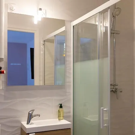 Loc Trotteur Le Pivoine Grand Confort, Gare Sncf De Lourdes