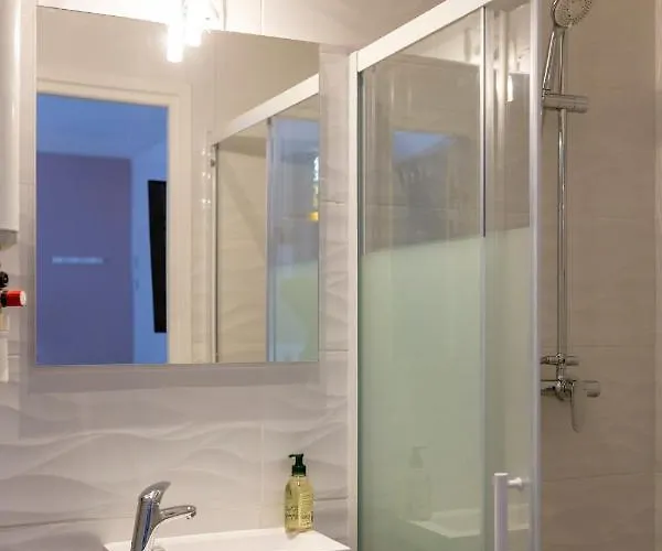 Loc Trotteur Le Pivoine Grand Confort, Gare Sncf De Lourdes